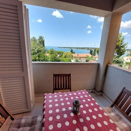 Apartments Henc Novigrad  ภายนอก รูปภาพ