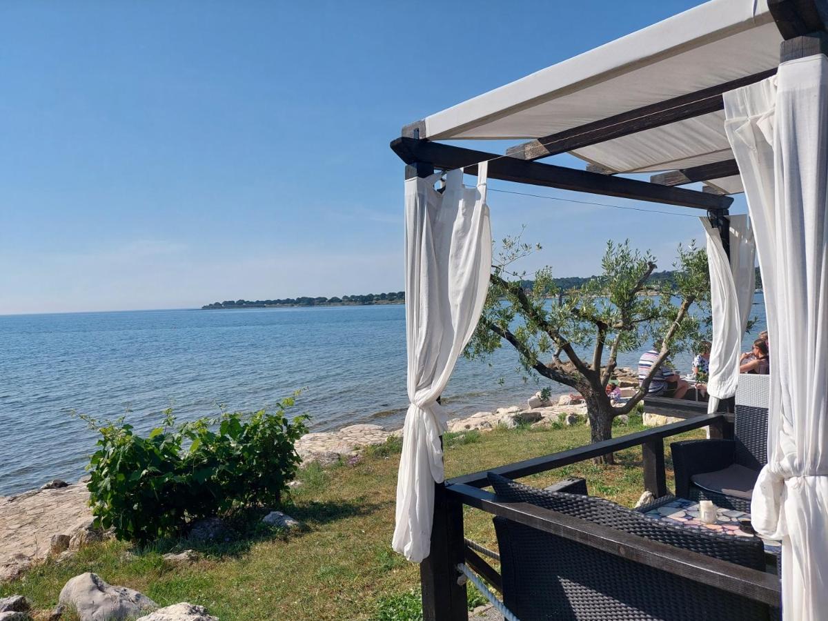 Apartments Henc Novigrad  ภายนอก รูปภาพ