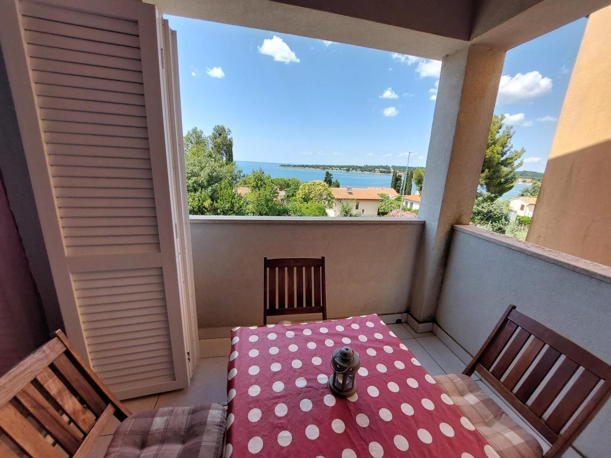 Apartments Henc Novigrad  ภายนอก รูปภาพ