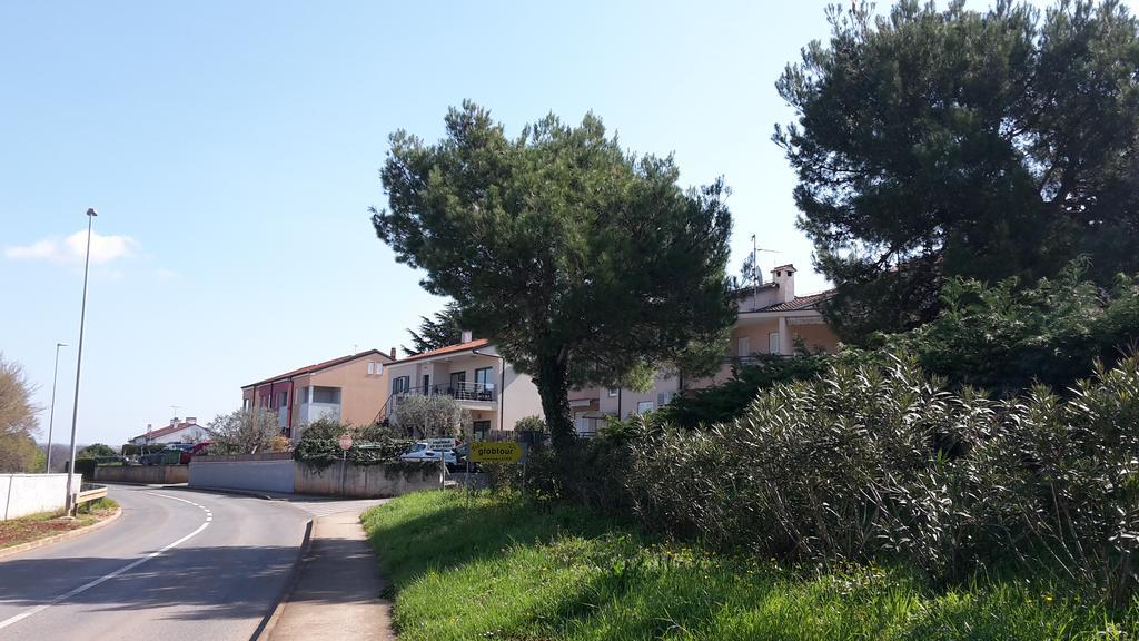 Apartments Henc Novigrad  ภายนอก รูปภาพ