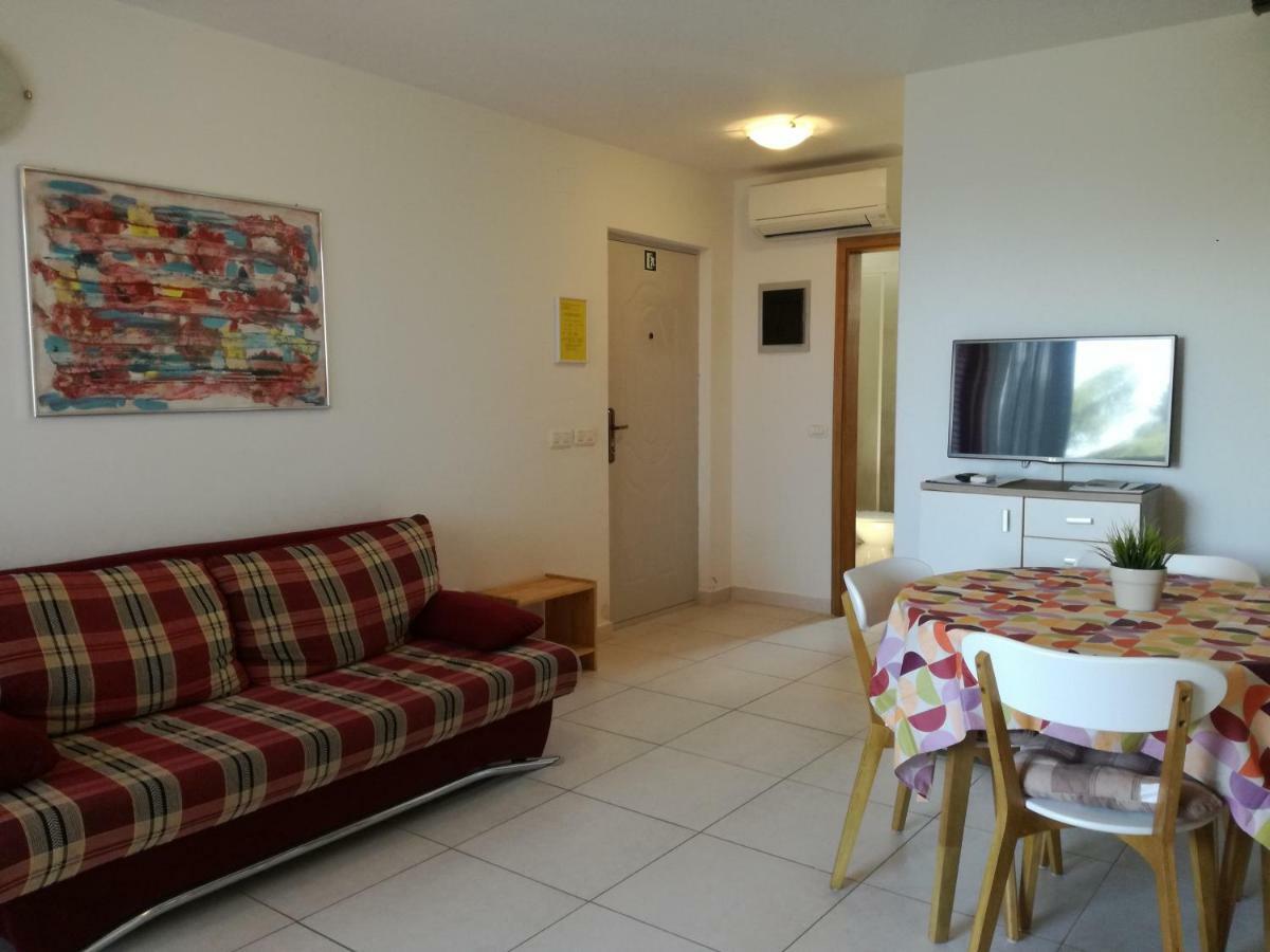 Apartments Henc Novigrad  ภายนอก รูปภาพ