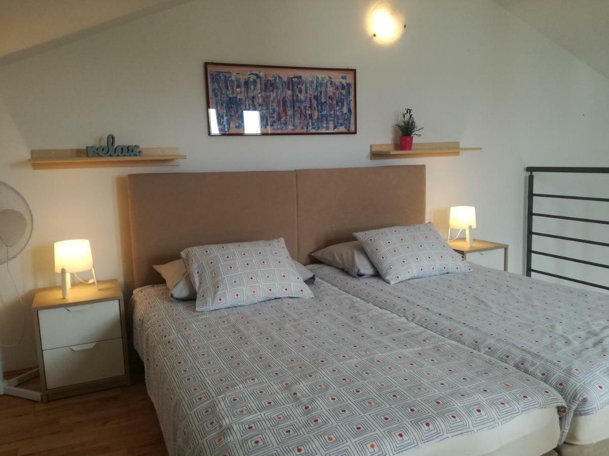 Apartments Henc Novigrad  ภายนอก รูปภาพ